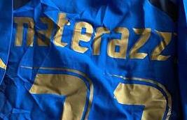 马特拉齐拍卖06年世界杯夺冠球衣 善款捐给意大利红十字会