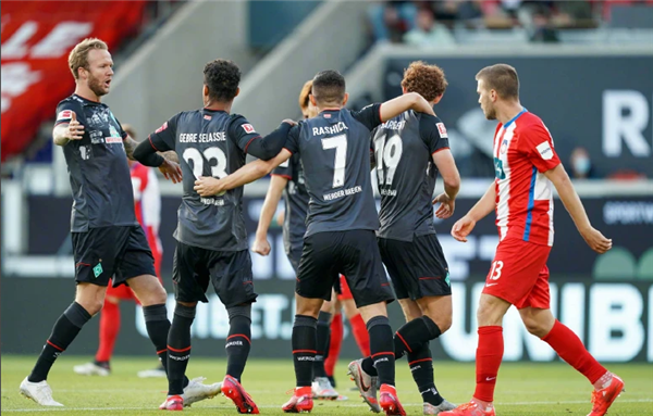 德国121年豪门球队不莱梅2-2惊险保级 全队疯狂庆祝