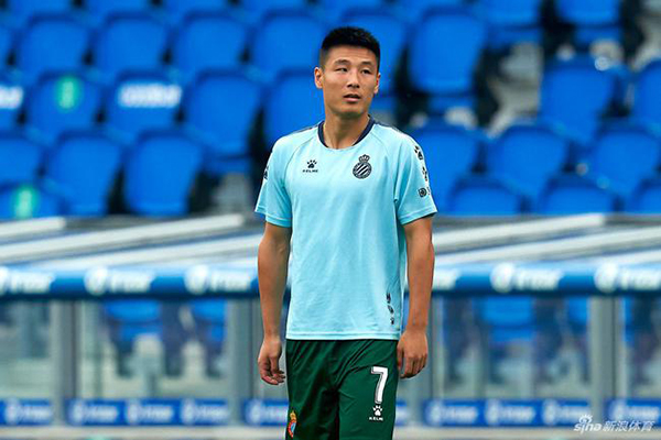 武磊千方百计制造进球时机 可惜因为越位在先被吹无效