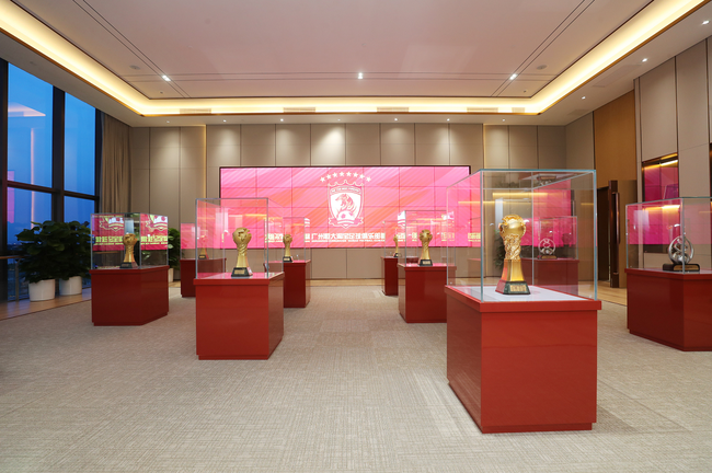 许家印到访提升恒大全队士气 从严治军目标双冠