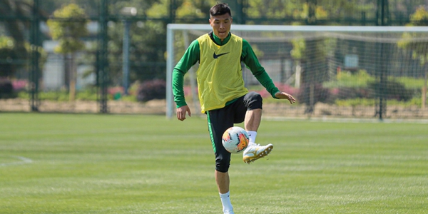 于大宝:阿兰中文比李可强 带5个大箱子进楼像回家