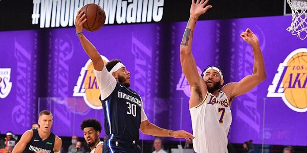 24分钟轰17分13板，独行侠猛兽出笼，站帽霍华德，太让人绝望了