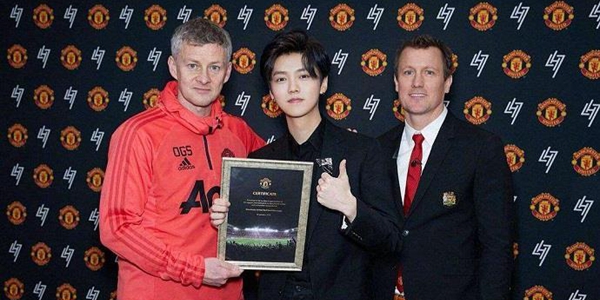 娱乐明星解说曼联争四生死战，鹿晗曼联解说精彩