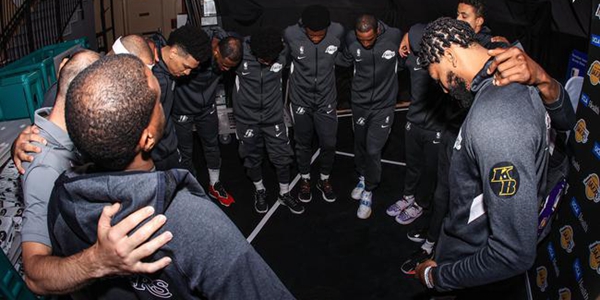 湖人公布伤病报告:老詹浓眉波普库兹马都有伤