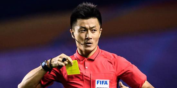 "傅明尺度"引连锁争议 土哨成长中前所未有的考验