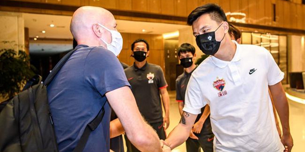 深足外租中锋引多队竞争 金特罗直播回避加盟问题