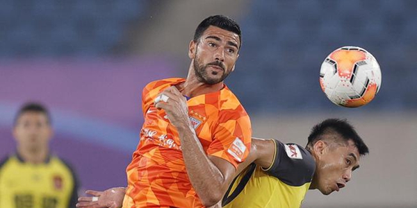 马德兴:鲁能本能争冠但好牌打乱 李霄鹏换人看不懂