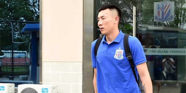 大连队失误急坏秦升 向场内大喊:你们说说话