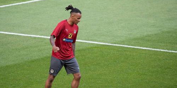 瓦伦蒂诺·拉扎罗介绍