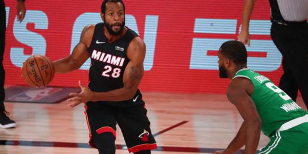 东决场均1分1板！4800万大合同！他终究是老了