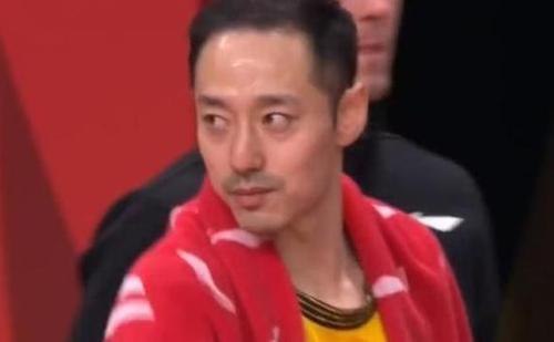 史鸿飞赛场情绪失控，怒砸广告牌