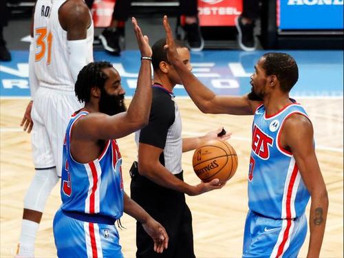 “大胡子”哈登篮网首秀，为篮网贡献32分12篮板14助攻