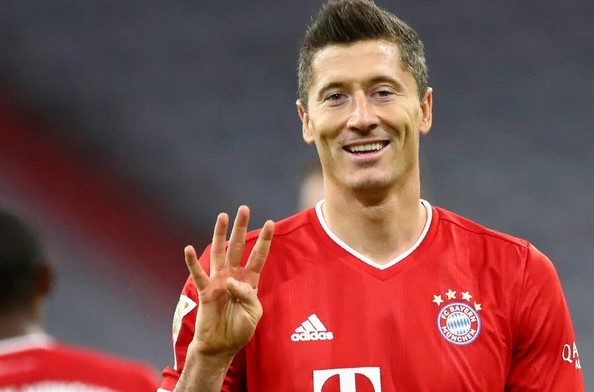 莱万最新个人生涯500球成绩