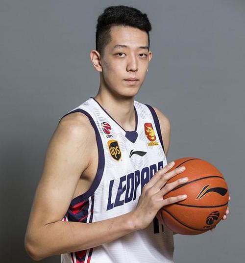 胡金秋在哪里打球？