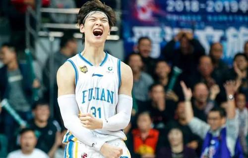 王哲林的绰号为什么叫“大王”？