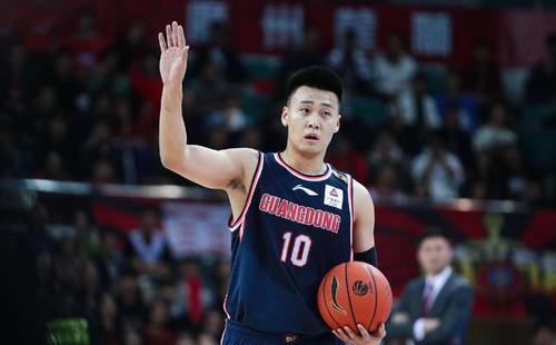 广东队的赵睿球衣号码0号改为10号的原因