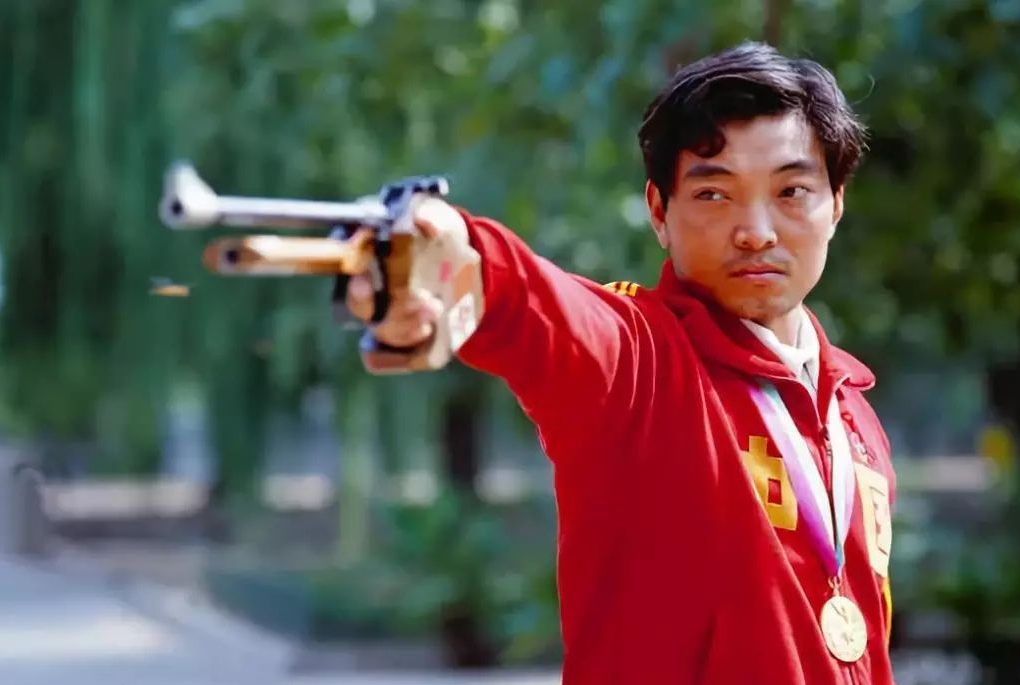 中国第一位奥运会冠军是谁