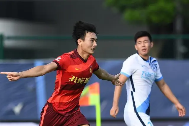 严鼎皓女友照片一览