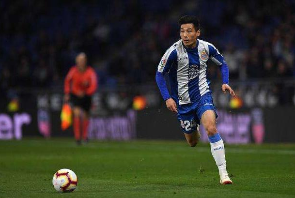 武磊攻破巴萨球门视频