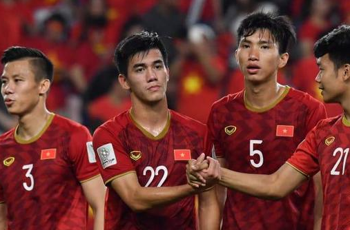 亚洲预选12强赛越南首发人员一览