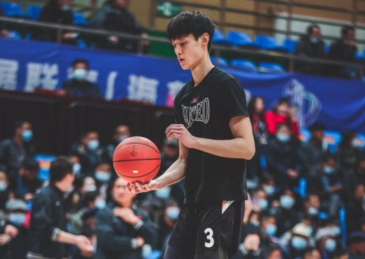 曾凡博场上位置介绍