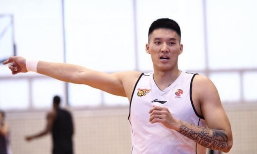 曾繁日纹身介绍