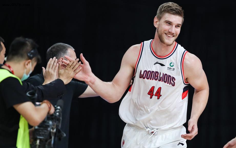 艾萨克·哈斯身高臂展介绍