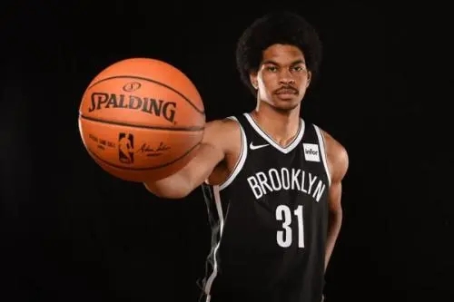 贾勒特·艾伦个人介绍