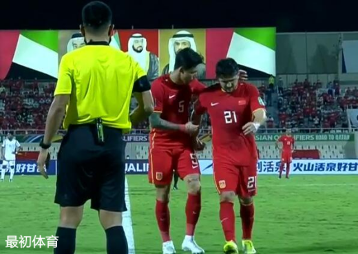 12强世预赛洛国富后场被换下时直摇头