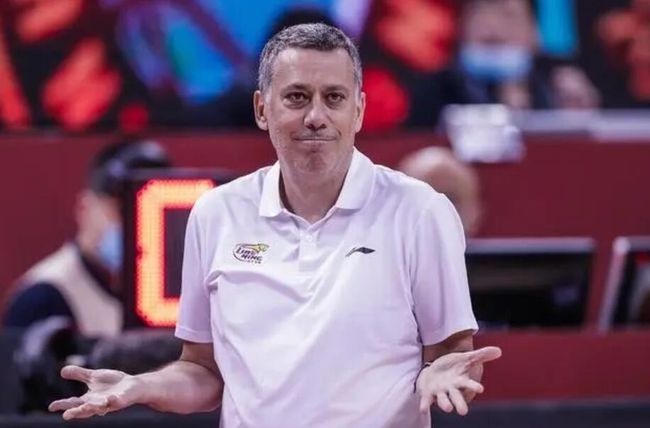 亚历山德罗·马丁内斯个人简介