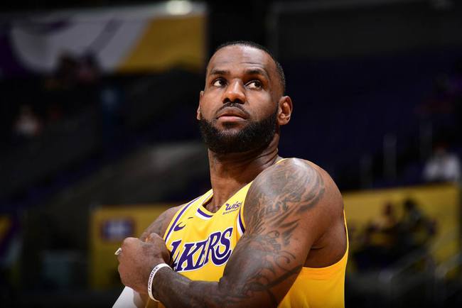 勒布朗·詹姆斯感染新冠后发声鼓励球队