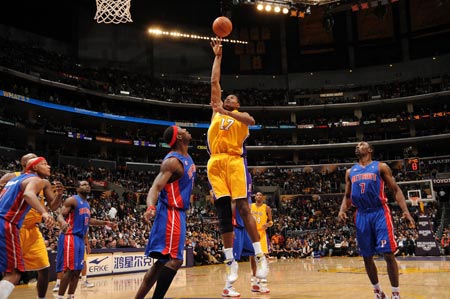 篮球勾手上篮动作要领姿势介绍