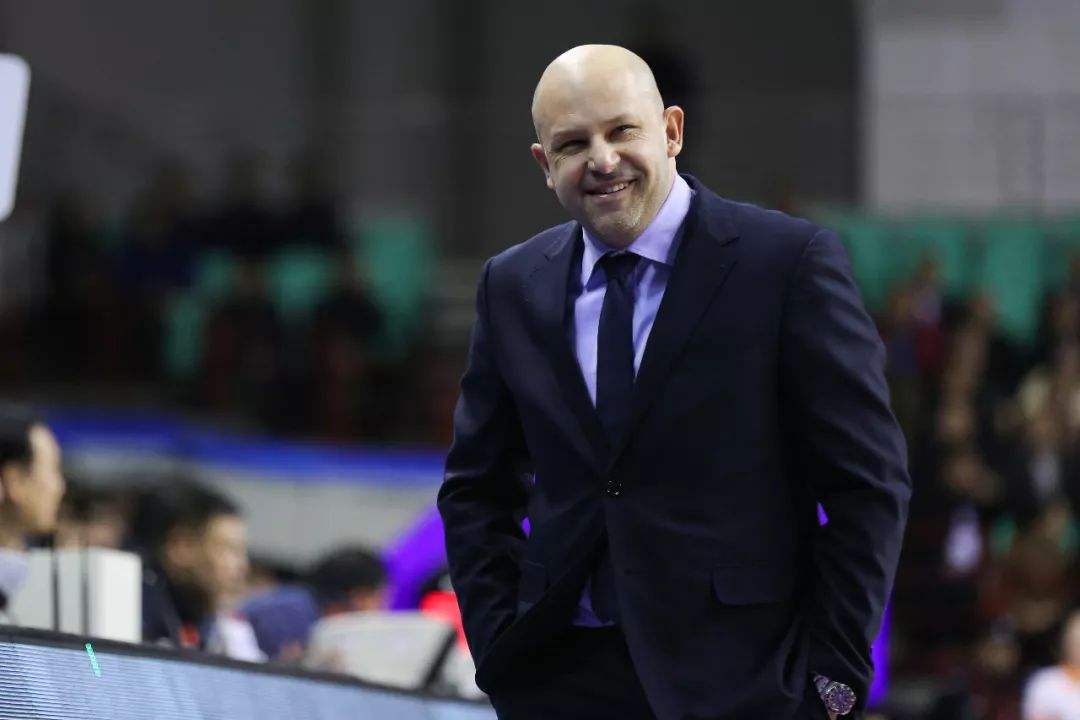 雅尼斯教练是哪国人