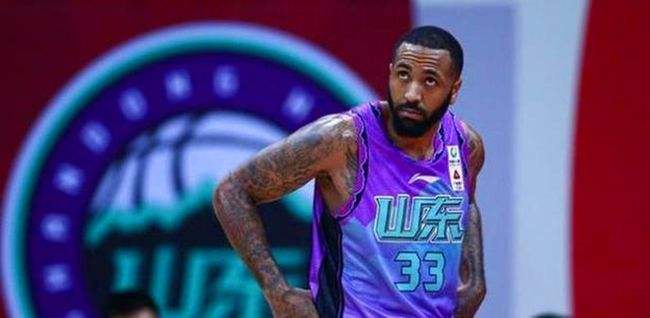 山东男篮大外援吉伦沃特身高体重介绍