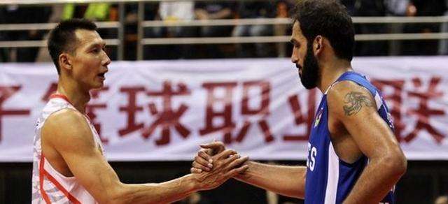 易建联哈达迪和解击掌