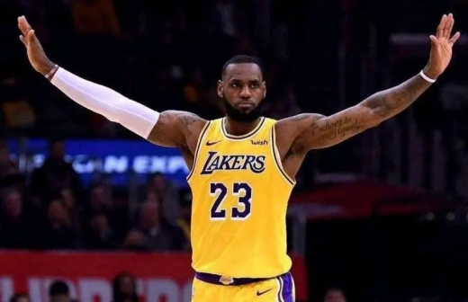 勒布朗-詹姆斯常规赛突破36000分