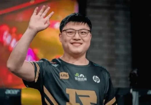 UZI复出后的第一场比赛时间、视频