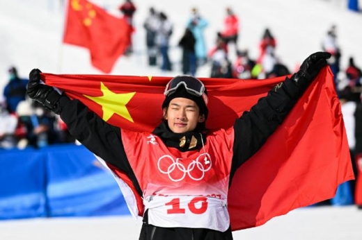 苏翊鸣裁判长打分失误，苏翊鸣教练恳请终止批评裁判