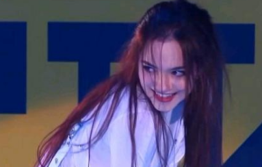 梅德韦杰娃邪魅一笑图片