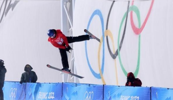谷爱凌女子u型场地技巧夺冠视频