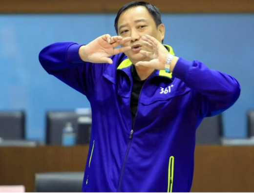 2022中国男排现任主教练是谁