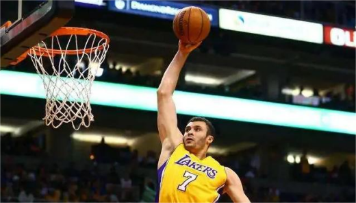 小拉里南斯效力球队介绍