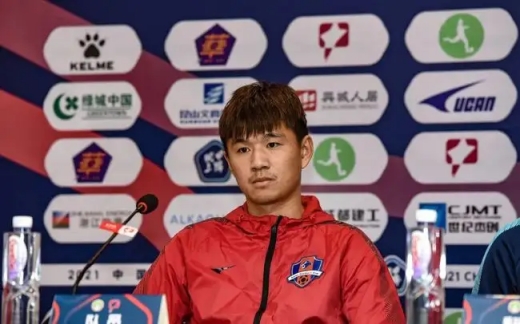 足球崔巍个人介绍