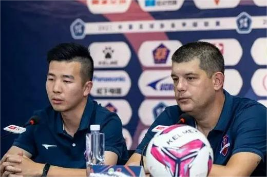 梅州客家主教练是谁