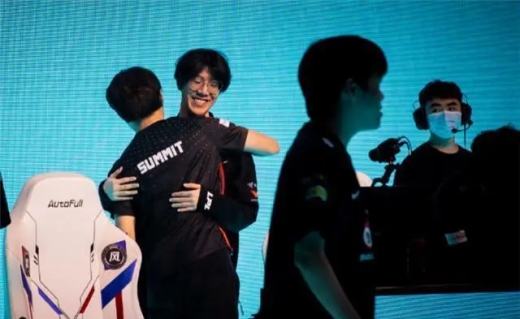 summit和theshy什么关系