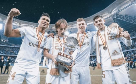 皇马典礼三中场所获冠军奖杯介绍