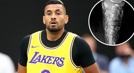 曼巴日晒纹身向NBA球星科比-布莱恩特和勒布朗-詹姆斯致敬