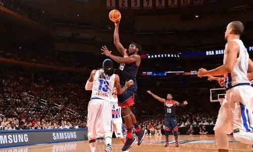 篮球篮下勾手投篮方法技巧-篮球勾手上篮动作要领姿势介绍